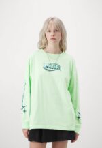 Nike Logo Sportswear Long-Sleeve T-Shirt - Image 3