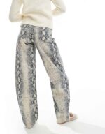 Bershka Petite Ballon jeans in snakeskin print - Image 2