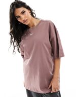 Essential swoosh t-shirt in purple