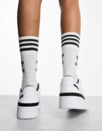 Forum Bold sneakers in white and black - Image 4