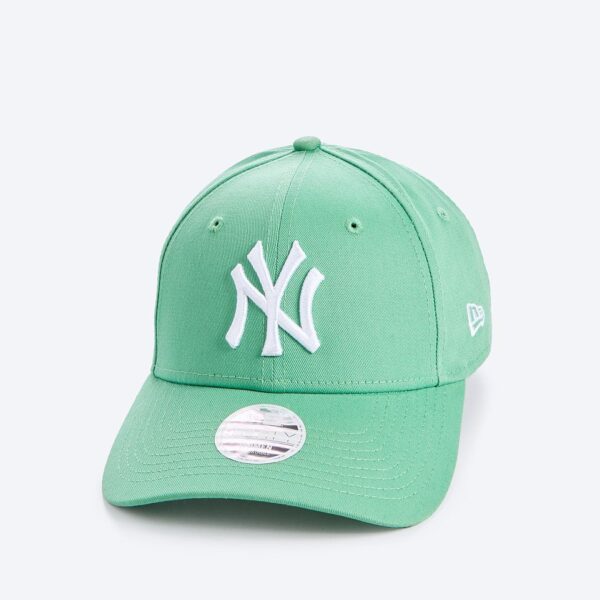 NY Yankees 9Forty cap in green