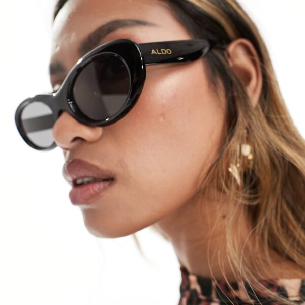 Oval sunglasses in Black