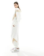 Training tracksuit in off white - Image 2