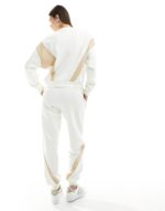 Training tracksuit in off white - Image 4
