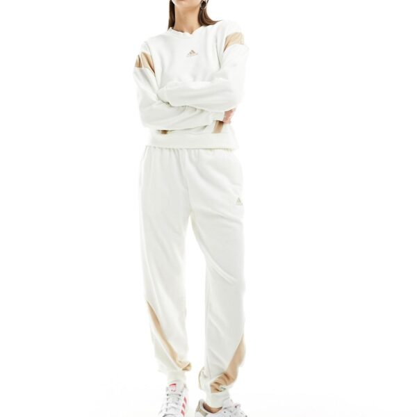Training tracksuit in off white