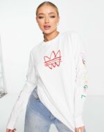 graphic long sleeve t-shirt in white